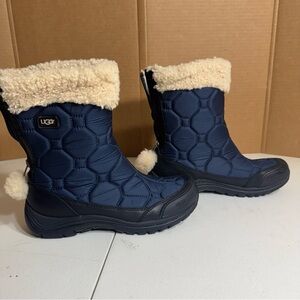 Ugg Meridian Blue Quilted Waterproof Sheepskin Lined Boots Vibram Women's US-9